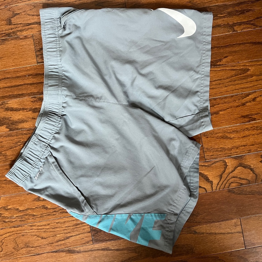 Nike men’s medium dryfit workout shorts